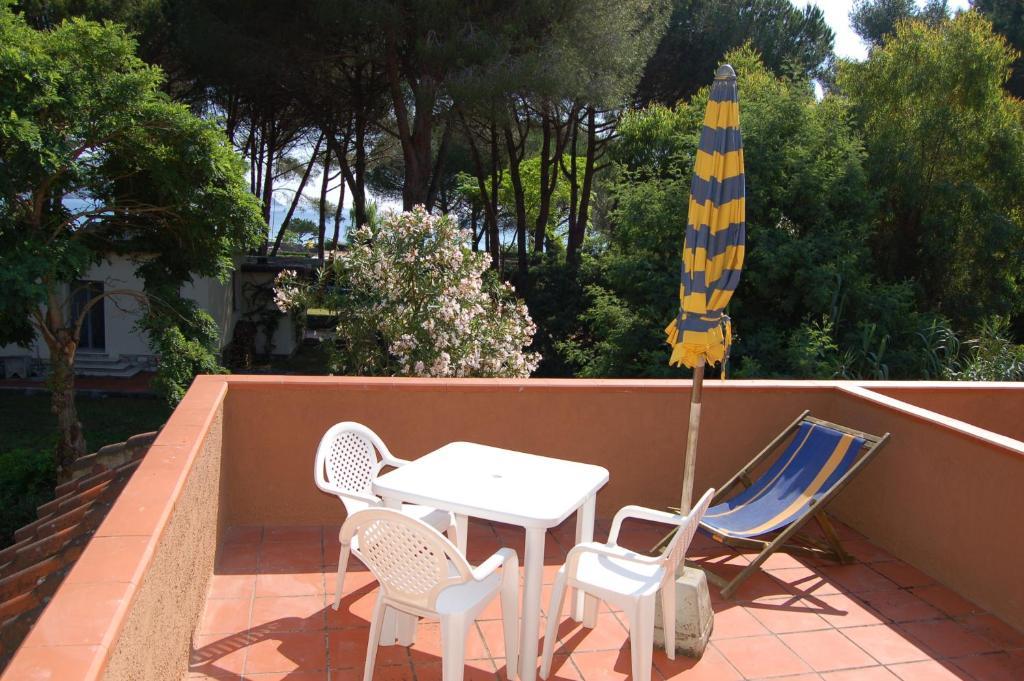 Hotel Anfora Capoliveri  Exterior photo